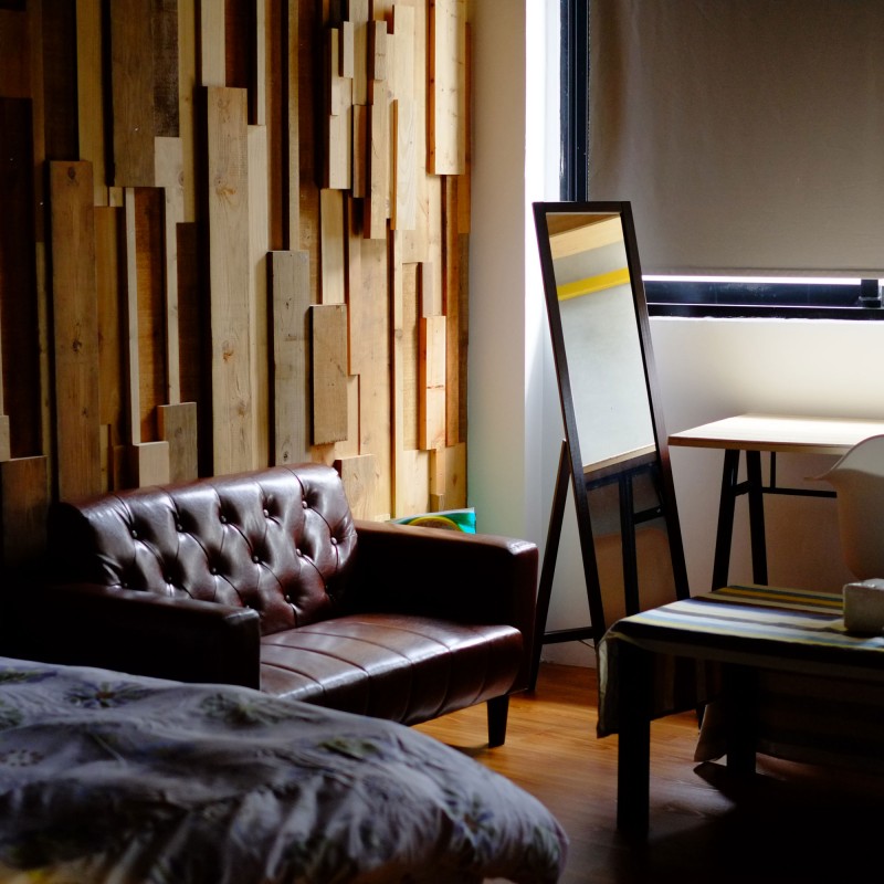 great-wood-guest-house-bedroom-brown-sofa-mirror